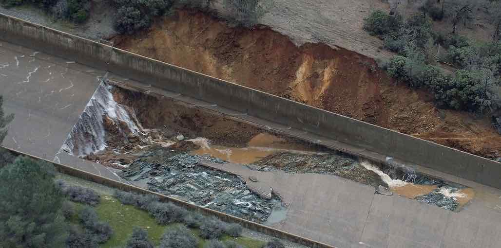 Oroville-Dam-spillway-damage